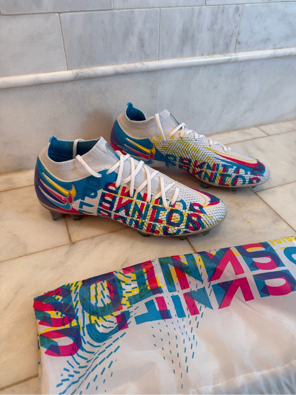 LIMITED EDITION Nike Phantom Elite Soccer cleats (worn once)